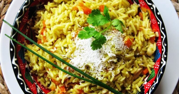 Riz au curry avec des noix